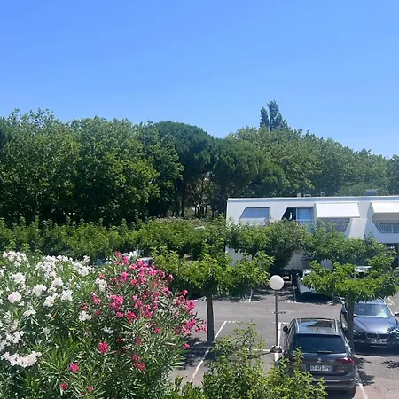 De Lina - West - Self Check-in