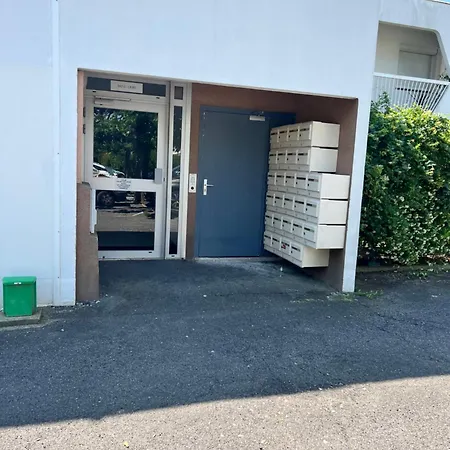 De Lina - West - Self Check-in